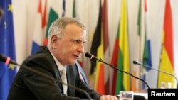 资料照:欧盟驻中国代表郁白在北京的一个记者会上讲话。