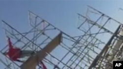 南加州长滩市的一块建筑空地上演了另类钢管秀