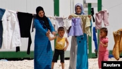 Người tị nạn Syria tại trại tị nạn Al Zaatri, nơi gần 120.000 người đang sinh sống tại nơi đã trở thành một thành phố nhỏ mọc lên từ một đồng bằng khô cằn cách biên giới Syria 12 kilomet.