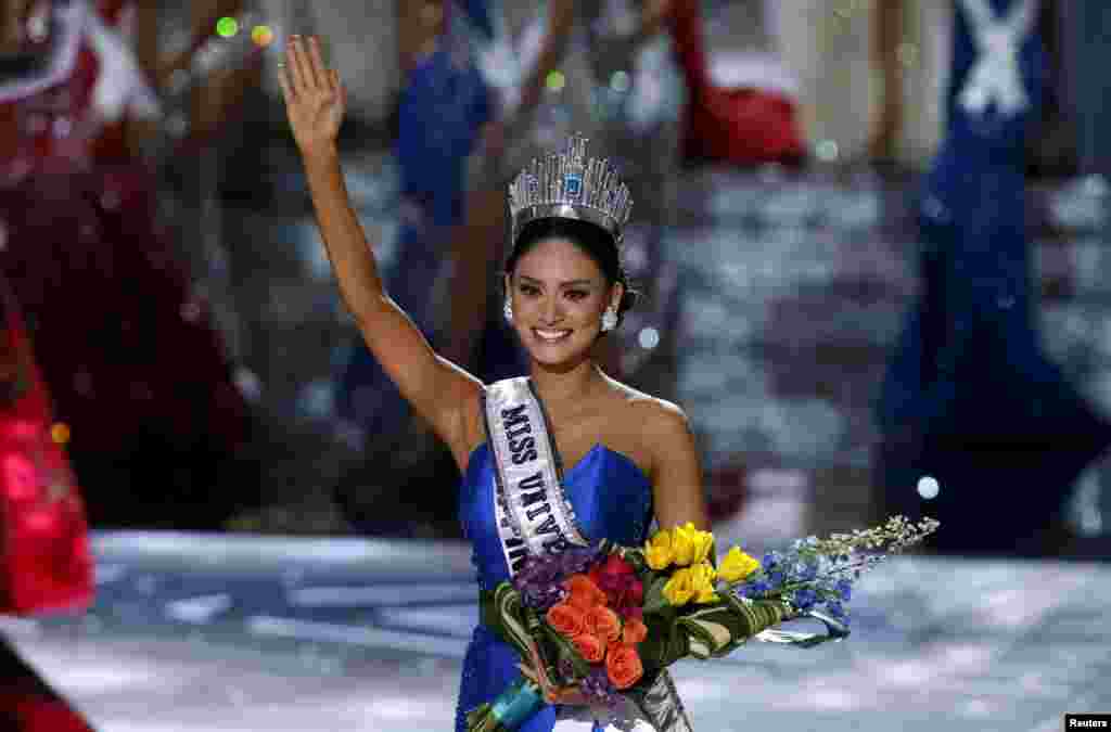 2016年环球小姐,来自菲律宾的皮亚·乌兹巴赫获胜后招手致意(2015年12月20日)