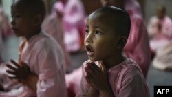 မင်္ဂလာ သိဒ္ဓိ သီလရှင် စာသင်တိုက်ရှိ သီလရှင်များ