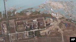 Hình ảnh vệ tinh do GeoEye cung cấp cho thấy các khu vực xung quanh cơ sở hạt nhân Yongbyon ở Yongbyon, Bắc Triều Tiên.