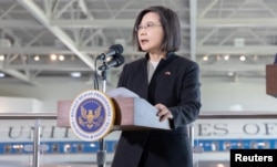 台湾总统蔡英文在加州与美国国会众议院议长凯文·麦卡锡举行闭门会谈后发表讲话。(2023年4月5日)