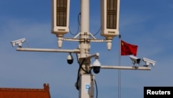 天安门广场上的摄像头(路透社2023年10月18日)