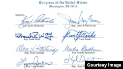 美国国会17名众议员2013年8月致信中国驻美大使崔天凯,要求中国政府停止迫害宗教人士吴泽恒,并改善人权。图为部分签名。