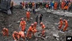 <span dir="RTL">نئی دہلی کے مضافاتی علاقے میں رہائش پذیر مہاجرین نے کیمپوں میں معمول کی زندگی گزارنا شروع کردی ہے۔ ایشور لال اور ان کی اہلیہ آرتی دیوی بھی اپنی نومولود بیٹی اور والدہ کے ہمراہ نئی دہلی کے عارضی کیمپ میں مقیم ہیں۔ </span><br />
 