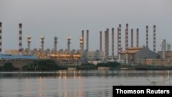 Pamandangan dari kilang minyak Abadan yang terletak di sebelah barat daya Iran dalam foto yang diambil pada 21 September 2019. (Foto: Reuters)