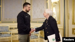 美国财政部长耶伦在基辅会晤乌克兰总统泽连斯基。(2023年2月27日)