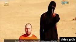 Nhà báo Sotloff bị bắt ở Syria hồi tháng 8 năm 2013. Ông làm việc cho các tạp chí Time và Chính Sách Đối ngoại.