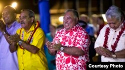 瑙鲁总统瓦卡（中）2018年9月3日主持太平洋岛国论坛