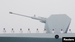 中国海军驱逐舰太原号2019年4月23日在山东青岛参加庆祝人民解放军海军建军70周年的阅兵活动。(资料照 路透社)