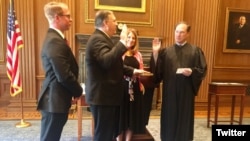 蓬佩奥宣誓就任第70任美国国务卿。(2018年4月26日)