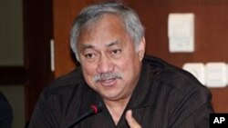 Dân biểu Eni Faleomavaega,