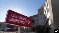 2025年2月26日,德克萨斯州拉伯克市的圣约儿童医院急诊入口标示。