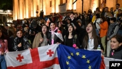 格鲁吉亚通过极具争议性的“外国影响力”法案,爆发了前所未有的抗议。