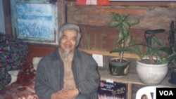 Hà Sĩ Phu, tác giả "Chia Tay Ý Thức Hệ," tại tư gia ở Đà Lạt. (Hình: Hà Sĩ Phu gởi Đinh Quang Anh Thái)