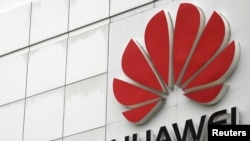 华为公司深圳总部的标识。