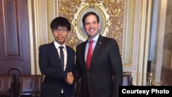 黄之锋会见鲁比奥参议员(香港众志的秘书长黄之锋脸书图片)