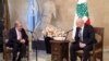 FILE - Presiden Lebanon Joseph Aoun (kanan) bertemu dengan Sekretaris Jenderal Perserikatan Bangsa-Bangsa (PBB) Antonio Guterres di istana presiden di Baabda, sebelah timur Beirut, 18 Januari 2025. (Kepresidenan Lebanon / AFP)
