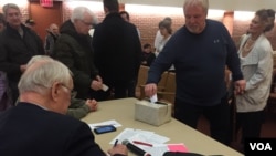 2016年2月1日爱奥华州118号选区共和党党团会议选举(美国之音平章拍摄)