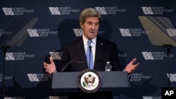 国务卿克里在华盛顿对妇女外交政策组织发表讲话。(2016年11月29日)