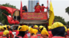 Buruh dari Kongres Aliansi Serikat Buruh Indonesia saat aksi di jalan Thamrin, Jakarta menolak RUU Ketenagakerjaan dan UU KPK, Senin, 28 Oktober 2019. (Foto: Sasmito Madrim/VOA)