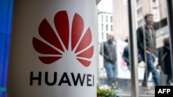 2019年4月29日伦敦EE电信商店华为产品站台