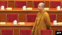 2014年3月3日,北京龙泉寺住持兼中国全国政协常委及民族和宗教委副主任释学诚法师在北京人民大会堂参加政协大会开幕式。