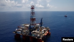 在越南头顿海岸附近的一座深水钻井平台。(2018年4月29日)