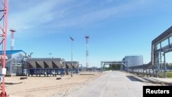 俄罗斯西伯利亚北部一家生产液化石油气（LPG）的工厂。（美国之音白桦拍摄） 