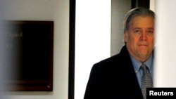 前白宫首席策略师史蒂夫·班农来到国会,准备接受众议院情报委员会的询问(2018年1月16日)