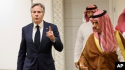 美国国务卿布林肯在沙特首都利雅得会见沙特外交大臣费萨尔。(2023年6月7日)