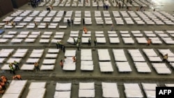 中国武汉将一个会展中心改建成收治新冠病毒感染患者的医院。(2020年2月4日)