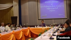 ဂျူလိုင်လ ၅ရက်က နေပြည်တော်ရှိ Horizon Lake View ဟိုတယ်၌ ကျင်းပသော နိုင်ငံတော် အတိုင်ပင်ခံ ပုဂ္ဂိုလ်နှင့် ပြည်ထောင်စုငြိမ်းချမ်းရေး ညီလာခံ- (၂၁) ရာစု ပင်လုံအကြို ပြင်ဆင်ရေး ကော်မတီ တွေ့ဆုံဆွေးနွေးသည့် အစည်းအဝေး။ ဓါတ်ပုံ - (Myanmar State Counsellor Office)