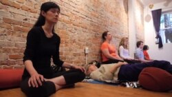 Mindful Movement Becomes a ‘Revolution’ as Stressed Americans Look for Relief Mindful Movement Becomes a ‘Revolution’ as Stressed Americans Look for Relief