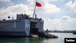 台湾汉光36号演习第2天,海军在左营军港为联合登陆作战操演进行准备(2020年7月14日, 取自台湾国防部推特)