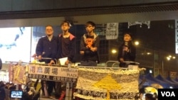 金钟占领区11月9日继续集会留守 (美国之音海彦拍摄 )