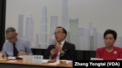 中华亚太精英交流协会举办香港观察的座谈会(美国之音张永泰拍摄)