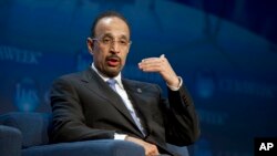Tư liệu - Tân bộ trưởng năng lượng của Ả-rập Saudi Khalid Al-Falih, từng là giám đốc điều hành tập đoàn dầu khí quốc doanh Aramco, phát biểu tại một hội nghị về năng lượng, ngày 5 tháng 3, 2013, ở thành phố Houston, bang Texas, Mỹ.