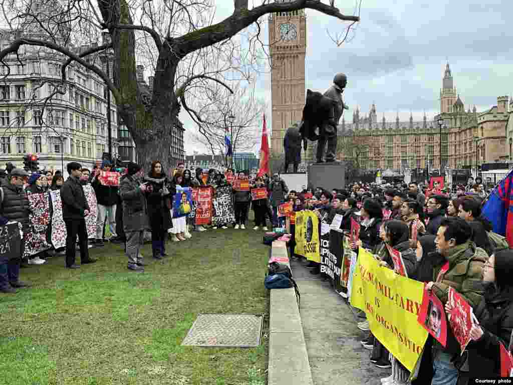 ယူကေနိုင်ငံ လန်ဒန်မြို့တော်မှာ ဒီနေ့ကျင်းပတဲ့ စစ်တပ်အာဏာသိမ်း ၄ နှစ်ပြည့် ဆန့်ကျင်ဆန္ဒပြပွဲ မြင်ကွင်း။ ဖေဖေါ်ဝါရီ ၁၊ ၂၀၂၅ (Photo credit: NUG office, UK)