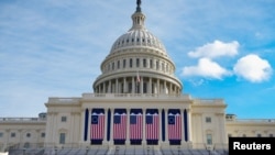 唐纳德·特朗普在华盛顿国会大厦圆形大厅宣誓就任美国第47任总统。(2025年1月20日)