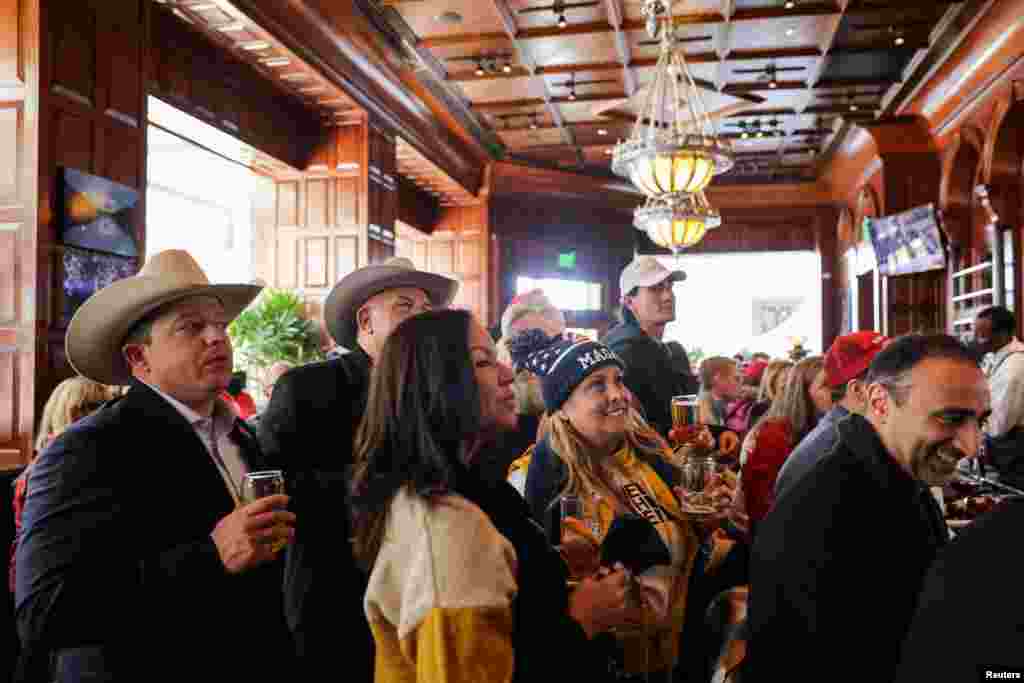 2025年1月20日，华盛顿，人们观看美国总统唐纳德&middot;特朗普的就职典礼