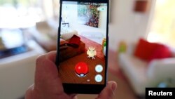 Trò chơi thực tế ảo "Pokemon Go" của Nintendo trên màn hình một chiếc điện thoại thông minh ở Palm Springs, California, ngày 11 tháng 7 năm 2016.