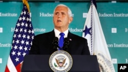 彭斯副总统在哈德逊研究所就美国政府的中国政策问题发表演说。(2018年10月4日)