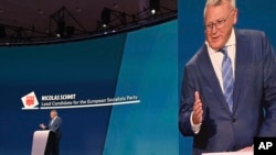 资料照:欧盟就业和社会权利专员尼古拉斯·施密特 (Nicolas Schmit) 在欧洲议会选举期间在布鲁塞尔的欧洲议会对媒体讲话。(2024年6月9日)