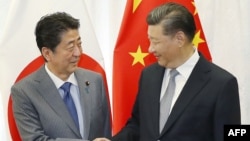 中国国家习近平和日本首相安倍晋三在俄罗斯符拉迪沃斯托克举行会晤。(2018年9月12日)