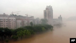 2005年6月20日,广西柳州洪水使得柳江河暴涨。近日柳州市委副书记、市长肖文荪就是落入柳江河中身亡的