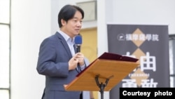 台湾总统赖清德参访南投埔里镇福摩萨学院“方舟计划”民防训练活动发表讲话。(2024年9月24日,照片由台湾总统府提供)