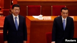 2014年3月12日,中国国家主席习近平(左)出席中国政协十二届二次会议闭幕会