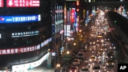 夜色中的台北街头